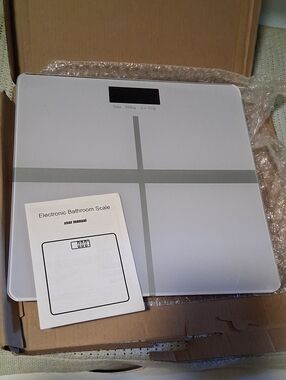 Sleek Glass Electronic Bathroom Scale in Light Gray & White-(NEW)